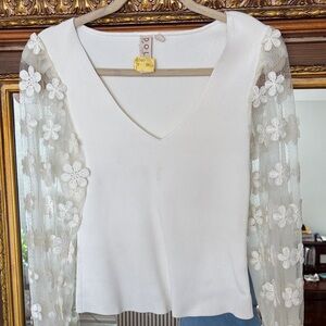 Elegant White Lace Sleeve Top